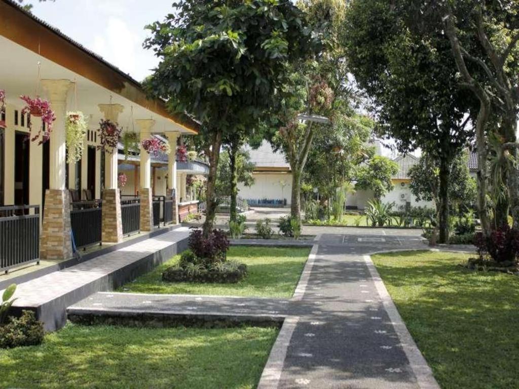 Hotel Indra Djaya Cisarua Eksteriør bilde
